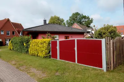Das Gebäude in dem sich das Ferienhaus befindet