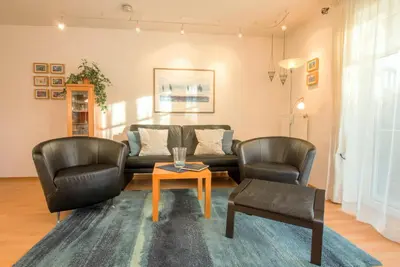 Ein Sitzbereich in der Unterkunft Zur Hanse Wohnung 4 1