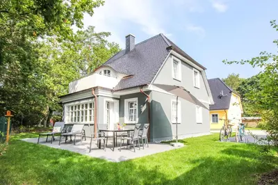 Das Gebäude in dem sich das Ferienhaus befindet