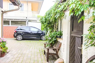 Das Gebäude in dem sich die Ferienwohnung befindet