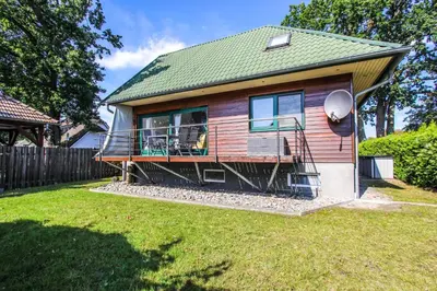 Das Gebäude in dem sich das Ferienhaus befindet