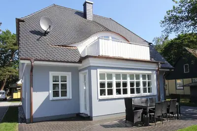Das Gebäude in dem sich das Ferienhaus befindet