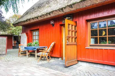 Das Gebäude in dem sich das Ferienhaus befindet