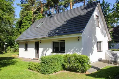 Das Gebäude in dem sich das Ferienhaus befindet