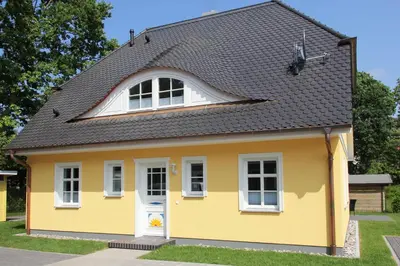 Das Gebäude in dem sich das Ferienhaus befindet