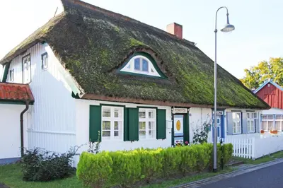 Das Gebäude in dem sich das Ferienhaus befindet