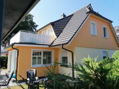 Das Gebäude in dem sich das Ferienhaus befindet