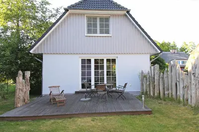 Das Gebäude in dem sich das Ferienhaus befindet