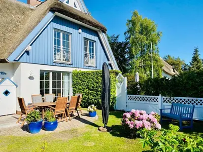Ein Garten an der Unterkunft Strandhaus Luma