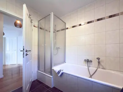 Ein Badezimmer in der Unterkunft Haus am kleinen Hafen No. 1