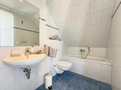 Ein Badezimmer in der Unterkunft Haus am kleinen Hafen No. 3