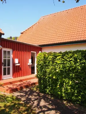 Das Gebäude in dem sich das Ferienhaus befindet