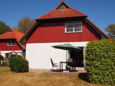 Das Gebäude in dem sich das Ferienhaus befindet