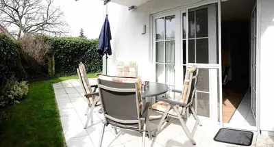 Ein Garten an der Unterkunft Fritz-Reuter-Straße 4 Whg 2 - a57823