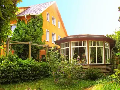 Ein Garten an der Unterkunft Landhaus Martens