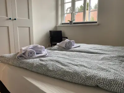 Ein Bett oder Betten in einem Zimmer der Unterkunft FW Bonica Reetdachhaus 4 Personen Balkon 2 SZ