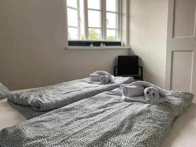 Ein Bett oder Betten in einem Zimmer der Unterkunft FW Bonica Reetdachhaus 4 Personen Balkon 2 SZ