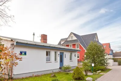 Das Gebäude in dem sich das Ferienhaus befindet