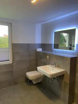 Ein Badezimmer in der Unterkunft Boddenhus mit Kamin