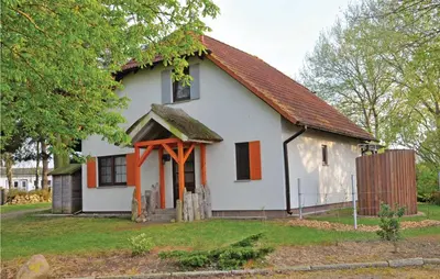Das Gebäude in dem sich das Ferienhaus befindet