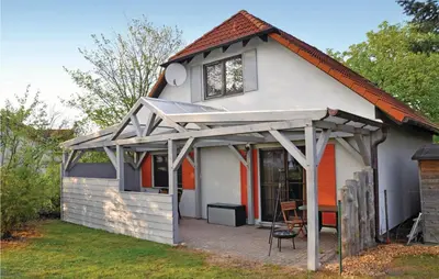Das Gebäude in dem sich das Ferienhaus befindet
