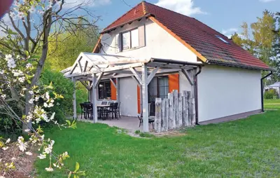 Ein Garten an der Unterkunft Awesome Home In Fuhlendorf With Kitchen
