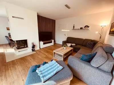 Ein Sitzbereich in der Unterkunft FH Rosengang - fuer 6 Personen, Kamin, Terrasse, Garten