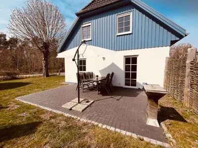 Das Gebäude in dem sich das Ferienhaus befindet