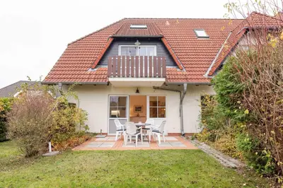 Ein Garten an der Unterkunft Ostseewelle Whg 1