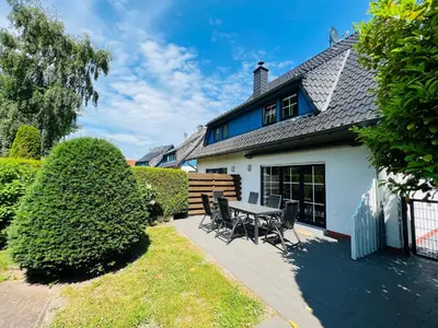 Das Gebäude in dem sich das Ferienhaus befindet