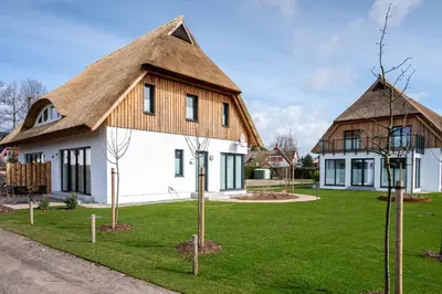 Ein Garten an der Unterkunft Reethus Reethus 2