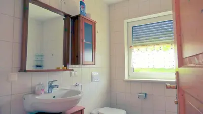 Ein Badezimmer in der Unterkunft Ferienhaus Vineta FeWo Undine am Nationalpark Vorpommersche Boddenlandschaft an der Ostsee
