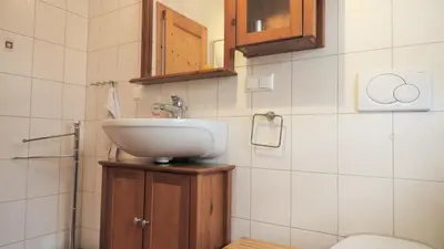 Küche/Küchenzeile in der Unterkunft Ferienhaus Vineta FeWo Undine am Nationalpark Vorpommersche Boddenlandschaft an der Ostsee