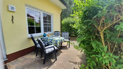 Ein Garten an der Unterkunft Am Deich 30 Strandadler Zingst - a63779