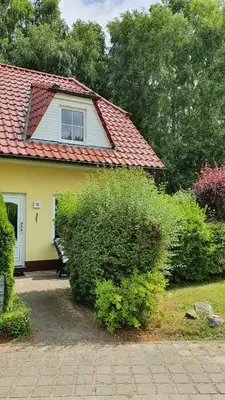 Ein Garten an der Unterkunft Am Deich 30 Strandadler Zingst - a63779