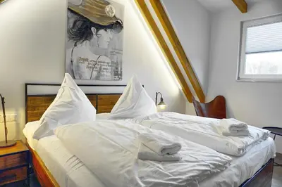 Ein Bett oder Betten in einem Zimmer der Unterkunft Haus Seevogel - Suite Kranich - a57544