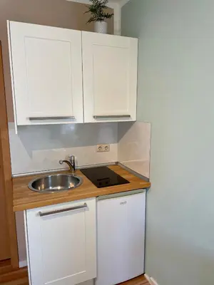 Küche/Küchenzeile in der Unterkunft Ferienzimmer/wohnung am Kurstrand, WLAN