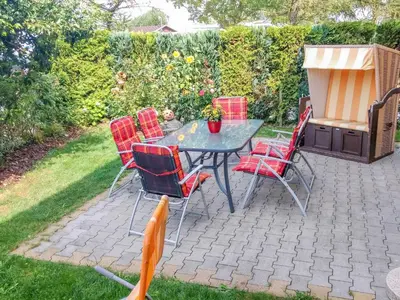 Ein Garten an der Unterkunft Ferienhaus Bodden