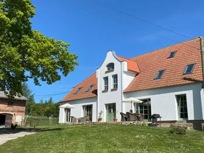 Das Gebäude in dem sich der Bauernhof befindet