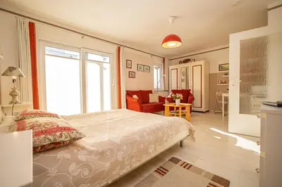 Ein Bett oder Betten in einem Zimmer der Unterkunft Studio 2 im EG Haus Stranddistel, geschmackvoll eingerichtete Ferienwohnung fur 2 Personen in Zingst