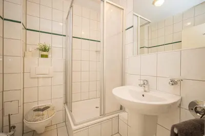 Ein Badezimmer in der Unterkunft Studio 2 im EG Haus Stranddistel, geschmackvoll eingerichtete Ferienwohnung fur 2 Personen in Zingst