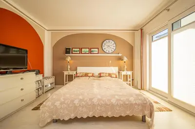 Ein Bett oder Betten in einem Zimmer der Unterkunft Studio 2 im EG Haus Stranddistel, geschmackvoll eingerichtete Ferienwohnung fur 2 Personen in Zingst