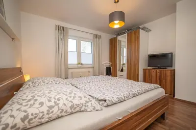 Ein Bett oder Betten in einem Zimmer der Unterkunft Wohnung 3 im EG Haus Stranddistel, komfortable Ferienwohnung fur 2 Personen in Zingst