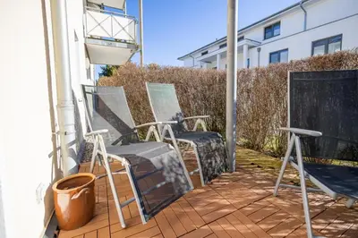 Ein Balkon oder eine Terrasse in der Unterkunft Wohnung 3 im EG Haus Stranddistel, komfortable Ferienwohnung fur 2 Personen in Zingst
