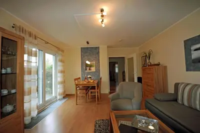 Ein Sitzbereich in der Unterkunft Wohnung 6 im EG Haus Stranddistel, komfortable Ferienwohnung fur 4 Personen in Zingst