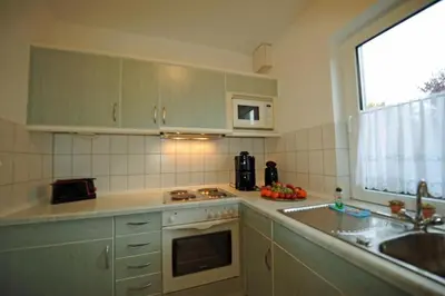 Küche/Küchenzeile in der Unterkunft Wohnung 6 im EG Haus Stranddistel, komfortable Ferienwohnung fur 4 Personen in Zingst