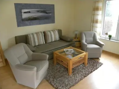 Ein Sitzbereich in der Unterkunft Wohnung 6 im EG Haus Stranddistel, komfortable Ferienwohnung fur 4 Personen in Zingst