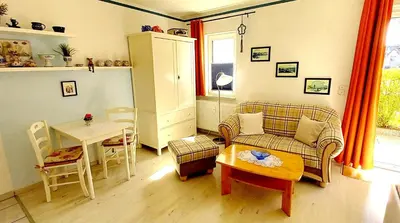 Ein Sitzbereich in der Unterkunft Studio 5 im EG Haus Stranddistel, wunderschones Studio fur 2 Personen in Zingst
