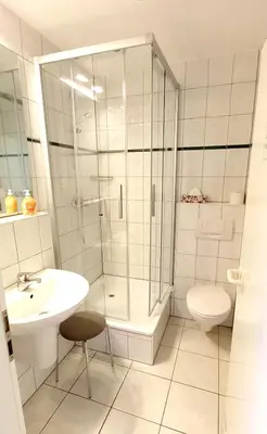 Ein Badezimmer in der Unterkunft Studio 5 im EG Haus Stranddistel, wunderschones Studio fur 2 Personen in Zingst