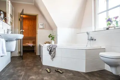 Ein Badezimmer in der Unterkunft Haus Rose, Luxus-Ferienhaus in Fuhlendorf fur 4 Personen